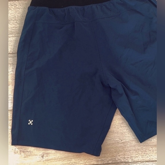 Preowned Lululemon License To Train Short (Impact) 9.5"  linerless Medium - Picture 6 of 7